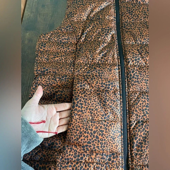 Lands’End Puffer Vest leopard Print - Picture 11 of 15